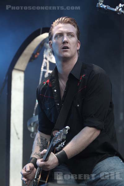 QUEENS OF THE STONE AGE - 2007-07-01 - CERGY - Base de Loisirs - Joshua Michael Homme III